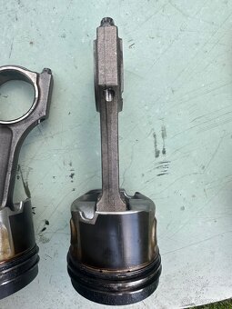 Ojnice a piesty BMW N57D30A - 9