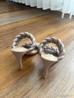 Steve Madden šľapky na opätku (veľ. 39) - 9