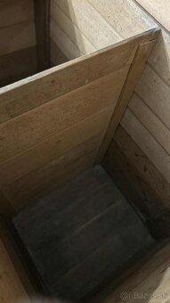 Stará vyrezávaná truhlica-súsek. - 9