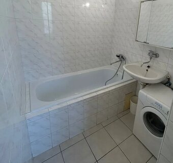 Svetlý, výborne riešený 2-izbový byt s loggiou v obľúbenej S - 9