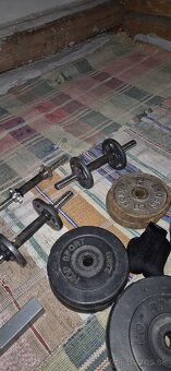 Predám fitness lavicku s 55kg závažím a jednoručky - 9
