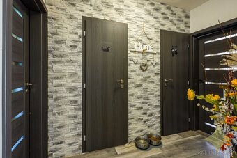 Na predaj, 3 izbový zrekonštruovaný byt s garážou, Ilija - 9