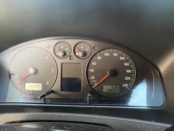 Volkswagen caravelle T5 8miestna LONG - 9
