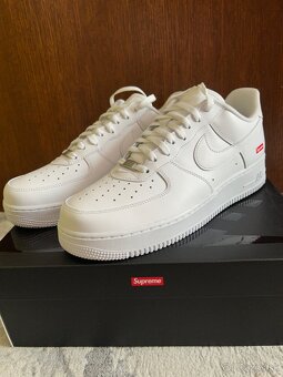 Biele Air Force 1 x Supreme (46) - 9