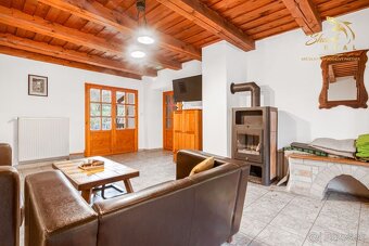 Útulná chata usadená v krásnom prostredí Štiavnických vrchov - 9