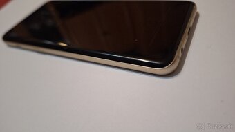 Samsung galaxy A8 2018 4/32GB  android 9 zlatý rám - 9