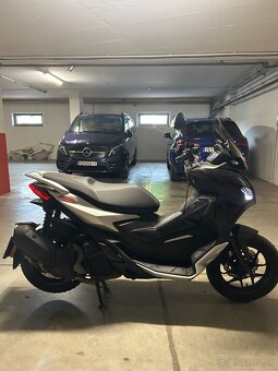 Aprilia SR GT 125 skúter - 9