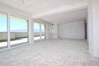 STREŠNÝ 3 izbový byt s terasou a dvoma garážovými státiami - 9