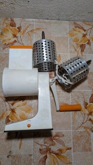 Retro rucny kuchynsky mlyncek - 9