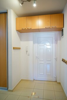 Na predaj 3 izbový zariadený byt, balkón, parkovanie, Rajka - 9
