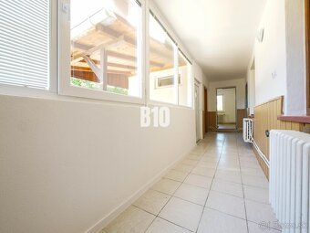 REZERVOVANÉ Čiastočne zrekonštruovaný 4 izbový rodinný dom - - 9