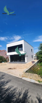 Novostavba domu s výhľadom na more a bazénom v Chorvátsku v  - 9