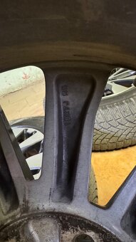 Originálne elektróny Subaru R18 Outback - 9
