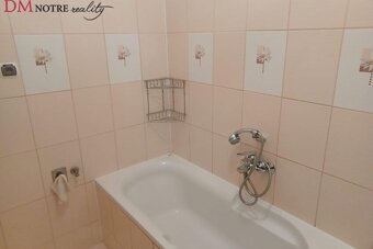 Prestížna lokalita: trojizbový byt v centre Lučenca. - 9