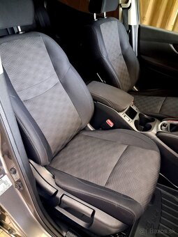 Nissan Qashqai benzín - 9