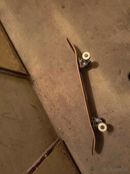 Predám 4 krat použitý skateboard - 9