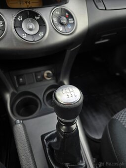 Toyota RAV4 2.0 benzín 2WD 9/2011 pôvod SR - 9