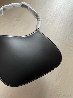 Prada čierna dámska kabelka - 9