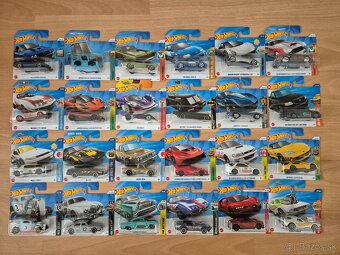 Hot Wheels autíčka mix - 9