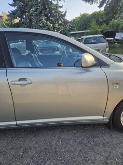 Toyota Avensis T25 2.0 85 kW - 9