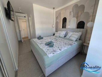 Novalja – nádherne zariadený apartmán neďaleko pláže - 9