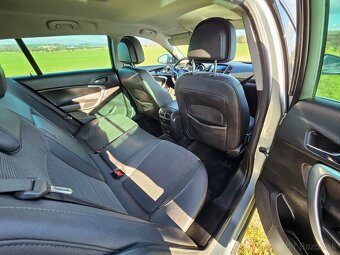 OPEL INSIGNIA 2.0CDTI - 9