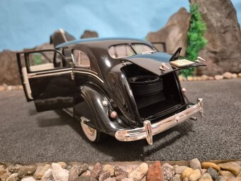 Prodám model 1:18 Chrysler airflow 1936 - 9