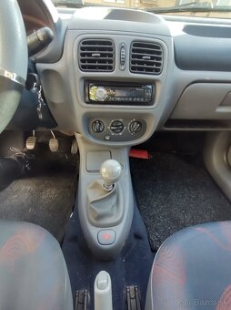Renault Clio - 9