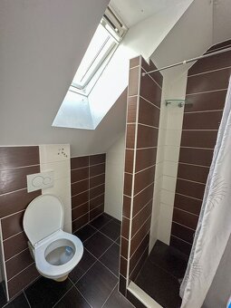 Prenájom priestrannej Garsónky v Seredi 38m2 – Kúpeľné Nám. - 9