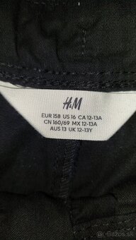 Široké rifle CA, HM čierne kapsáče a tmavo modré noh. - 9