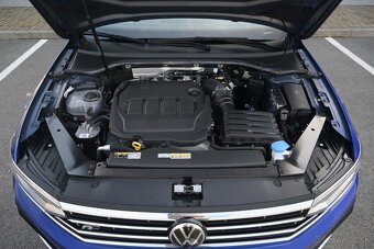 Volkswagen Passat Variant 2.0 TDI Elegance 4Motion DSG - 9