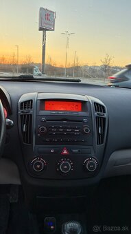 KIA ProCeed 2009 77kw Čierna metalíza - 9