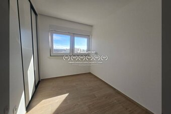 NIN - dvojdom s bazénom - 500 m od centra - 9