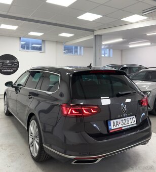 Volkswagen Passat Variant 2.0TDI 110Kw DSG Facelift - 9