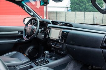 Toyota Hilux Extra Cab 2.8 D-4D Invincible 4x4 - ZÁRUKA - 9