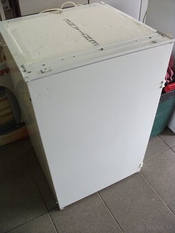 Vstavaná,zachovalá chladnička zn.ZANUSSI. - 9
