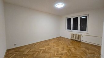 NA PREDAJ Slnečný priestranný 2-izbový byt 54 m², Železníky - 9
