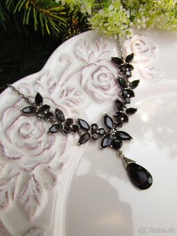 Dámsky strieborný náhrdelník osádzaný kameňom Granát, Ag 925 - 9