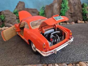 Prodám model 1:18 Volkswagen Karmann Ghia - 9