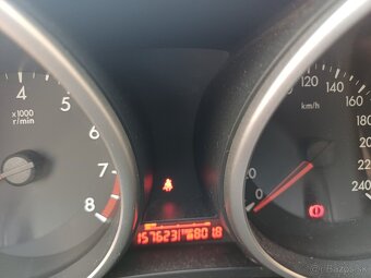 Mazda 3---1.6i-benzin--77Kw-105Ps-najazdené.-157600km - 9
