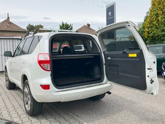 Toyota RAV4 2.2l D-CAT 150 Premium Navi 4x4 A/T6 - 9