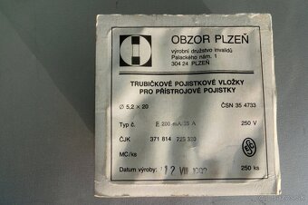 Elektro súčiastky . - 9