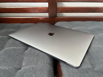 MacBook Pro 15" 2018, i7, 16GB RAM, 512 GB SSD v TOP stave - 9