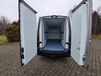 Predám chladiarenské auto dodávku Renault Master - 9