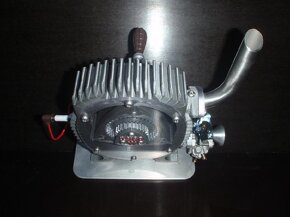Velký (výška 25cm) výukový model Wankelova motoru - 9