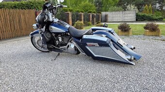 Harley Street Glide - 9