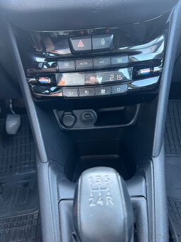 Predám Peugeot 208 1.6 e-HDi - 9