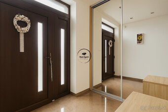 Na predaj 4 izb dom v Poproči s krbom, terasou a garážou - 9