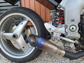 Triumph sprint 955i ST - 9