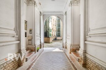 HISTORICKÉ CENTRUM - 4/4 posch. - 4 izb. 130 m2 + balkón - S - 9